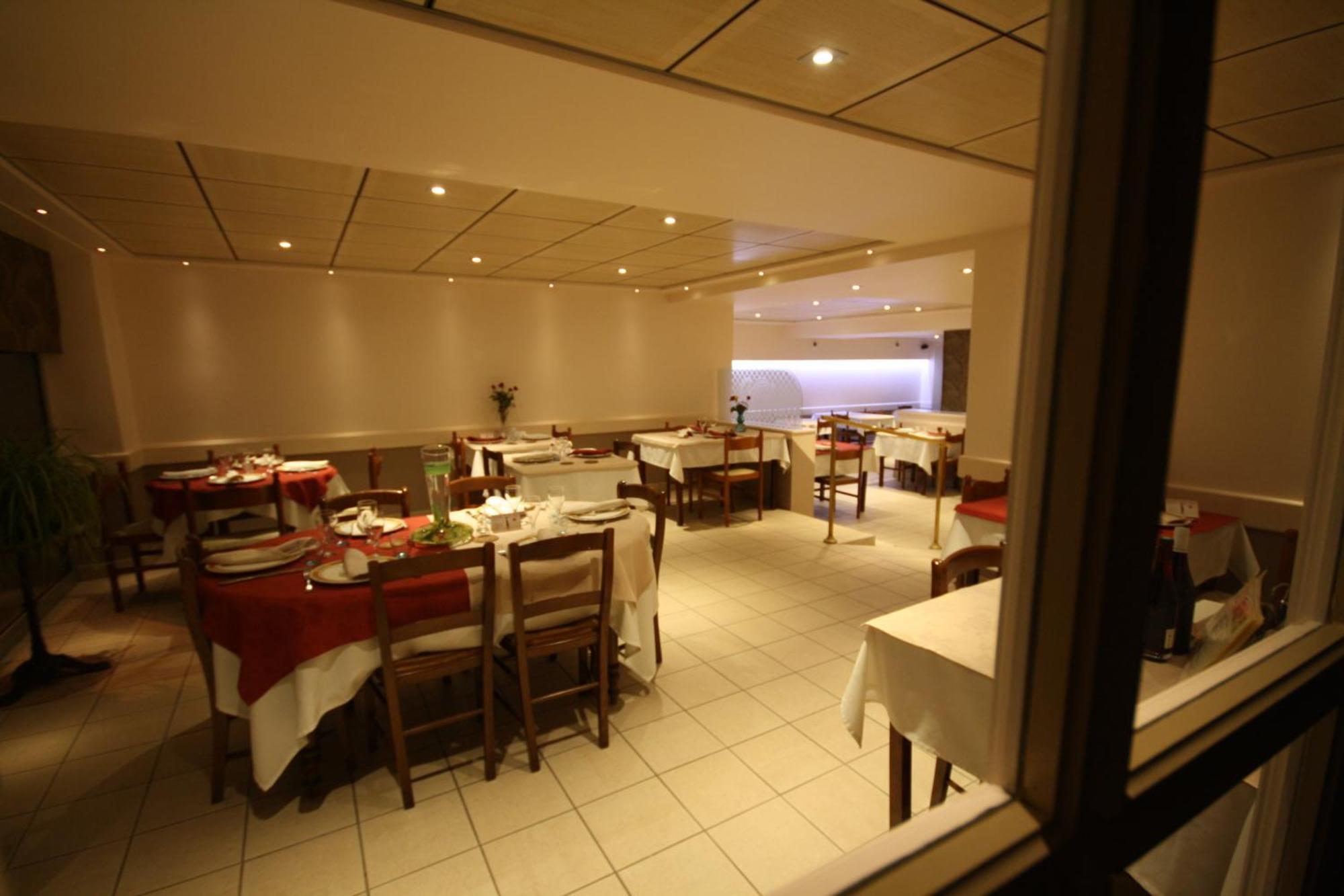 Hotel Logis L'ange Couronne 2*