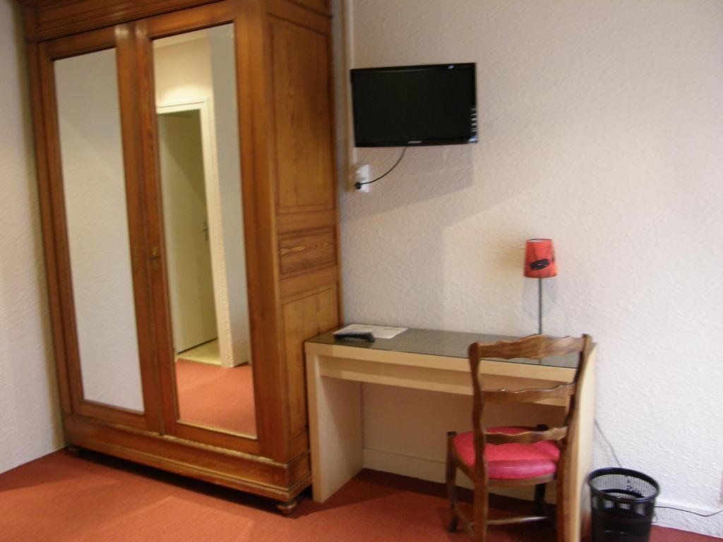 Hotel Logis L'ange Couronne 2*