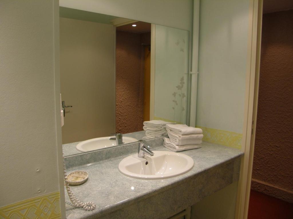Hotel Logis L'ange Couronne Belleville-sur-Saône