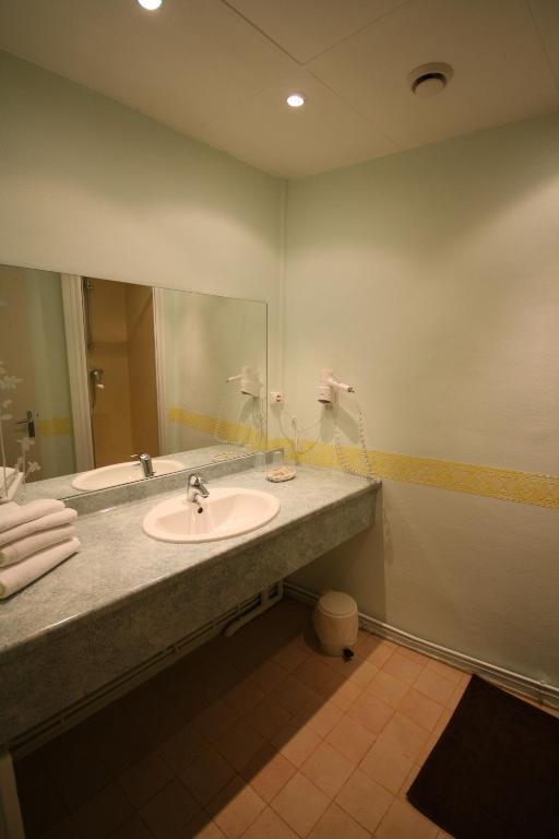 Hotel Logis L'ange Couronne 2*
