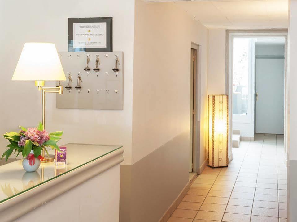 Hotel Logis L'ange Couronne 2*