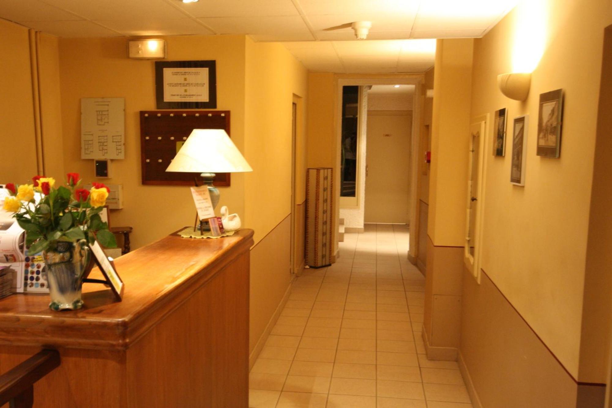Logis L'ange Couronne Hotel