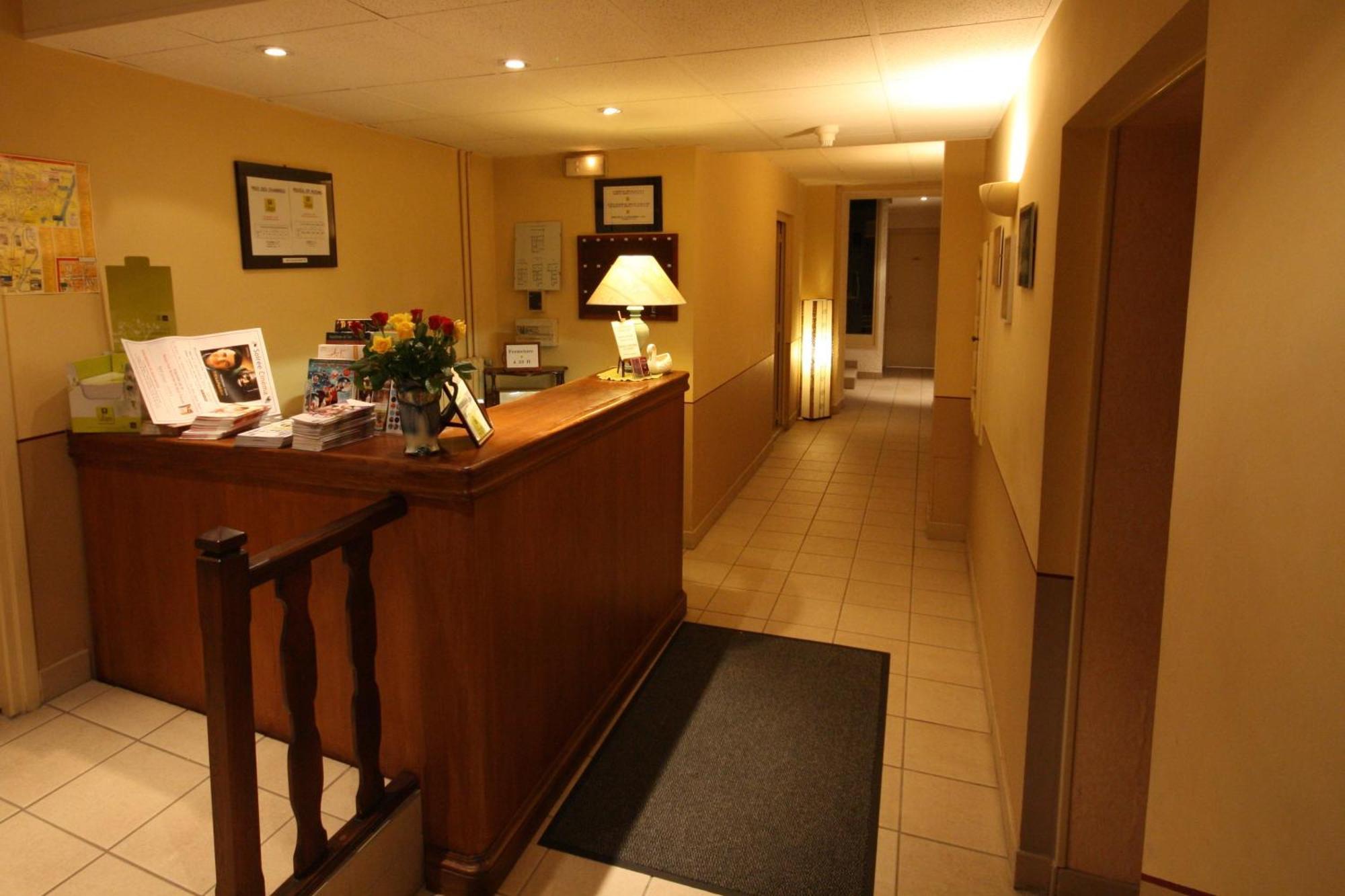 Hotel Logis L'ange Couronne Lyon